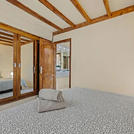 Home2book Bright & Pool, Appartement
