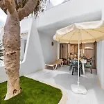 Home2book Bright & Pool, *